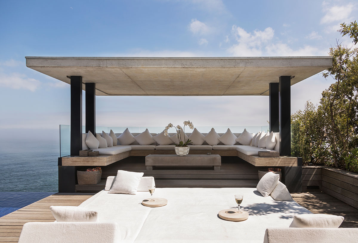 Cabana overlooking tranquil sunny ocean